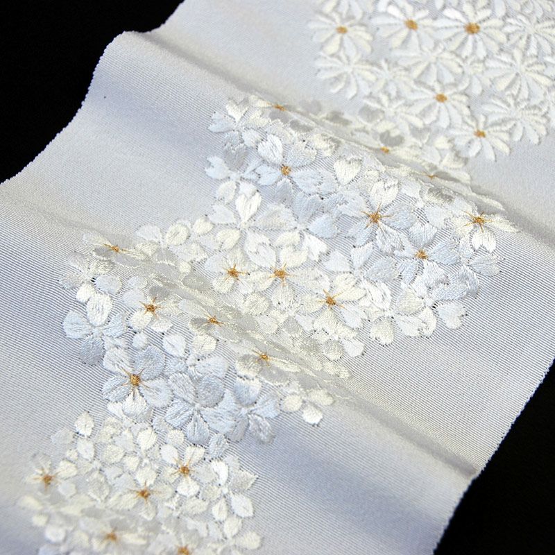 花まり No.15059 刺繍半衿 / 正絹・塩瀬 / 袷用 / 白地× 白金 / 半襟