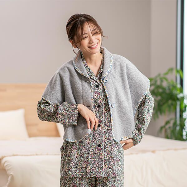 【処分価格】リバティ LIBERTY fabricボンディングフリースベストM リバティプリント【クイーンズ・ギャラリー】ボンディング フリース
