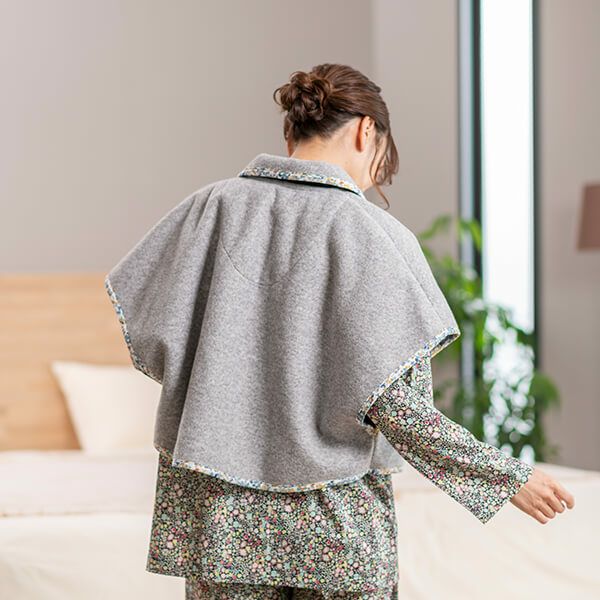 【処分価格】リバティ LIBERTY fabricボンディングフリースベストM リバティプリント【クイーンズ・ギャラリー】ボンディング フリース