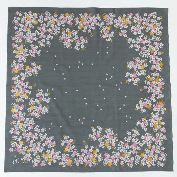 【新品未使用品】さんび / 荒川株式会社　根津美術館名品写し風呂敷　絹100% 新品未使用品】さんび / 荒川株式会社 根津美術館名品写し風呂敷 絹100