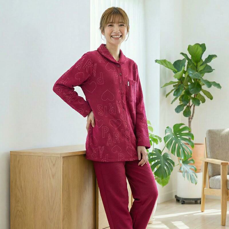 【新品】エルELLE　秋冬物あったかい中わた入りニットキルト パジャマ（M) ELLE】ニットキルトジャガード PARIS 柄 ハート柄 パジャマ | arakawa