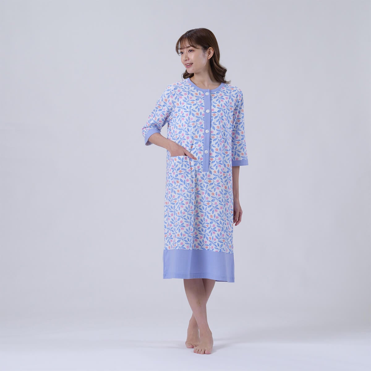 【Amour150】【小柄な方向け】綿100％蕾＆リーフ柄天竺プリント7分袖ワンピース半開き