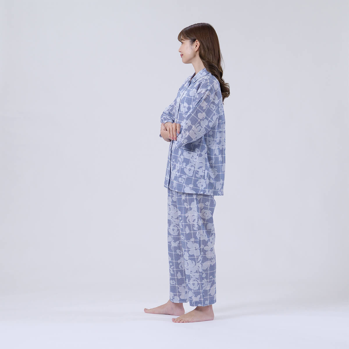 【DAKS】チェックオンフラワープリント80ローンリップル7分袖長ズボンパジャマ日本製綿100％