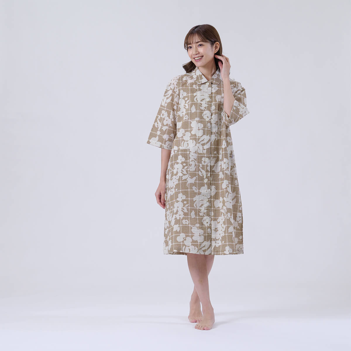 【DAKS】チェックオンフラワープリント80ローンリップル7分袖ホームドレス