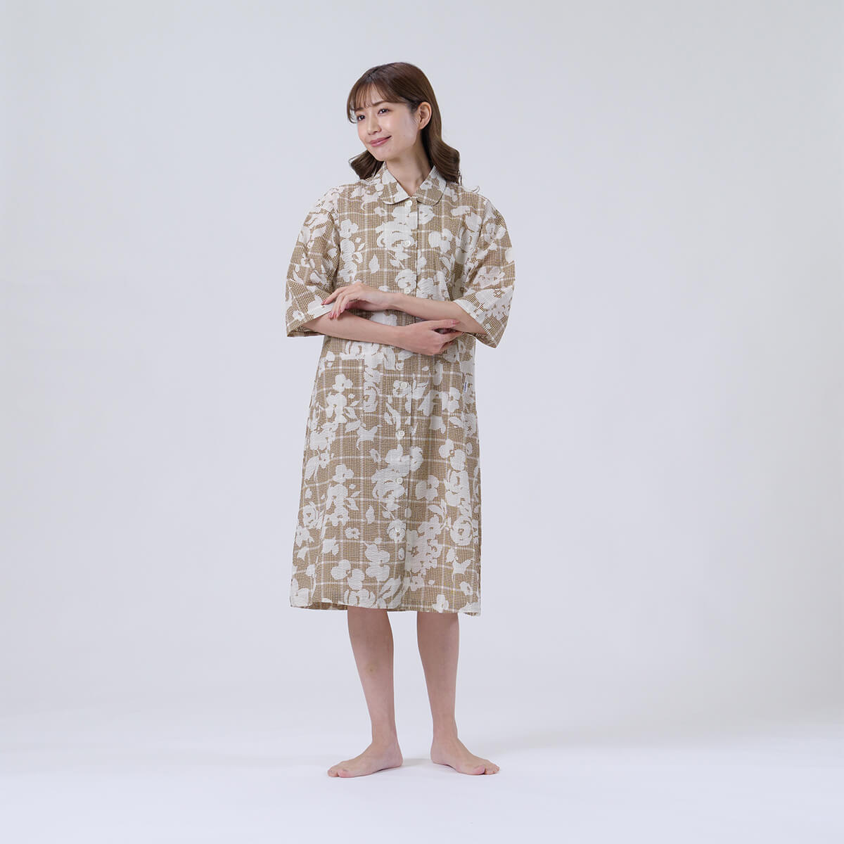 【DAKS】チェックオンフラワープリント80ローンリップル7分袖ホームドレス