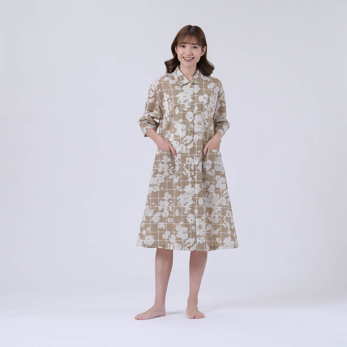 【DAKS】チェックオンフラワープリント80ローンリップル7分袖ホームドレス