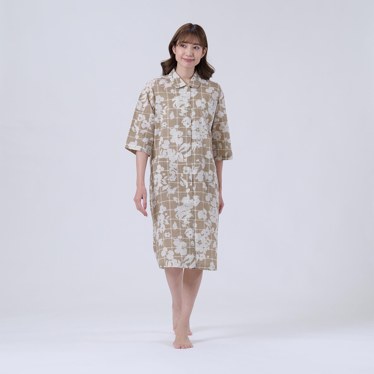 【DAKS】チェックオンフラワープリント80ローンリップル7分袖ホームドレス