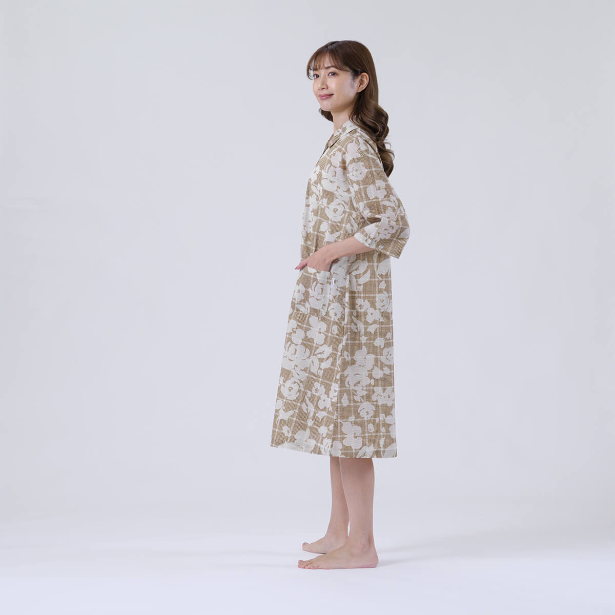 【DAKS】チェックオンフラワープリント80ローンリップル7分袖ホームドレス