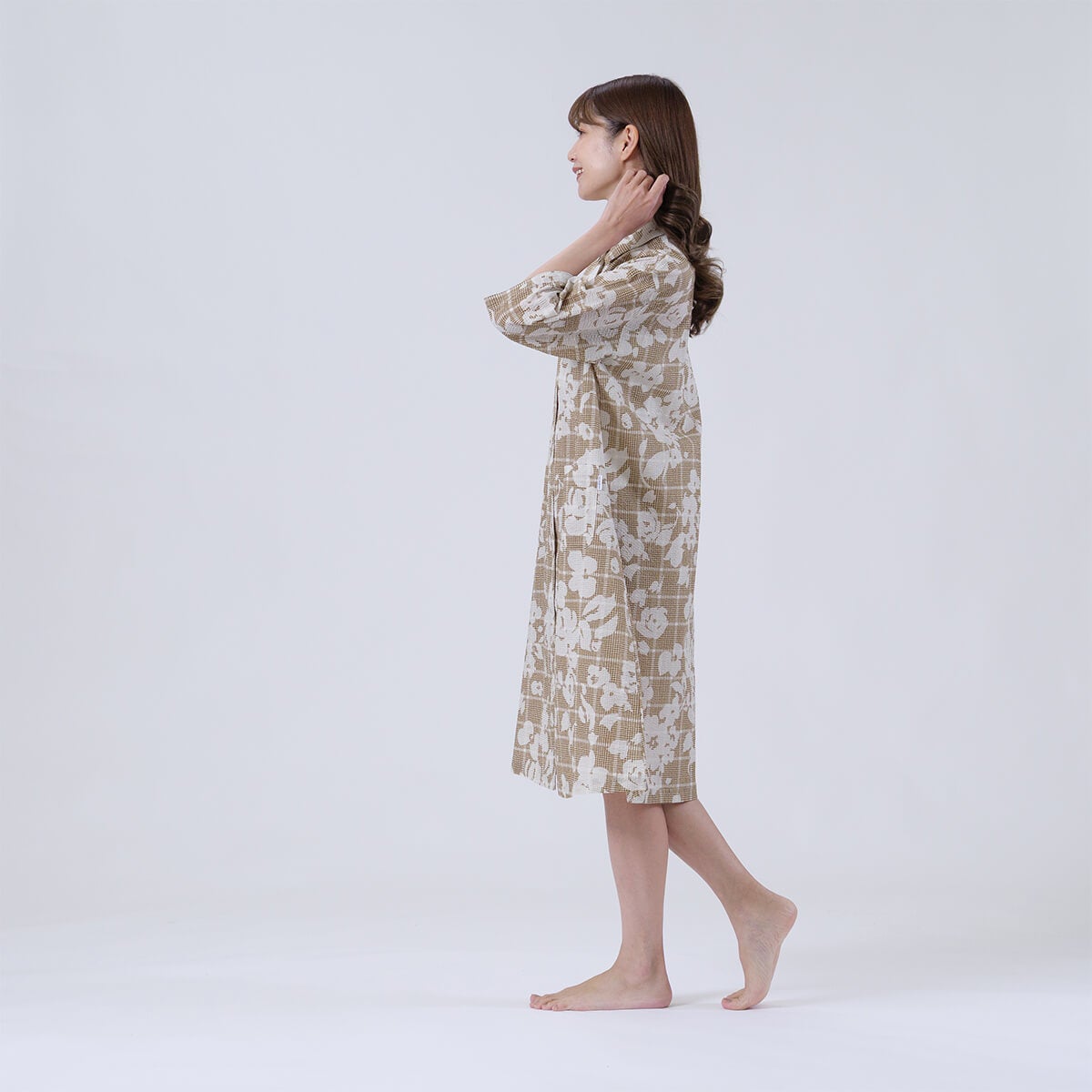 【DAKS】チェックオンフラワープリント80ローンリップル7分袖ホームドレス
